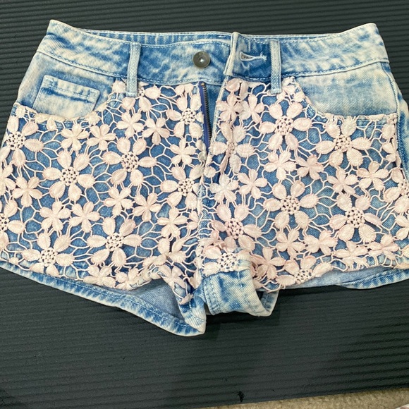 Roxy shorts - Picture 1 of 2